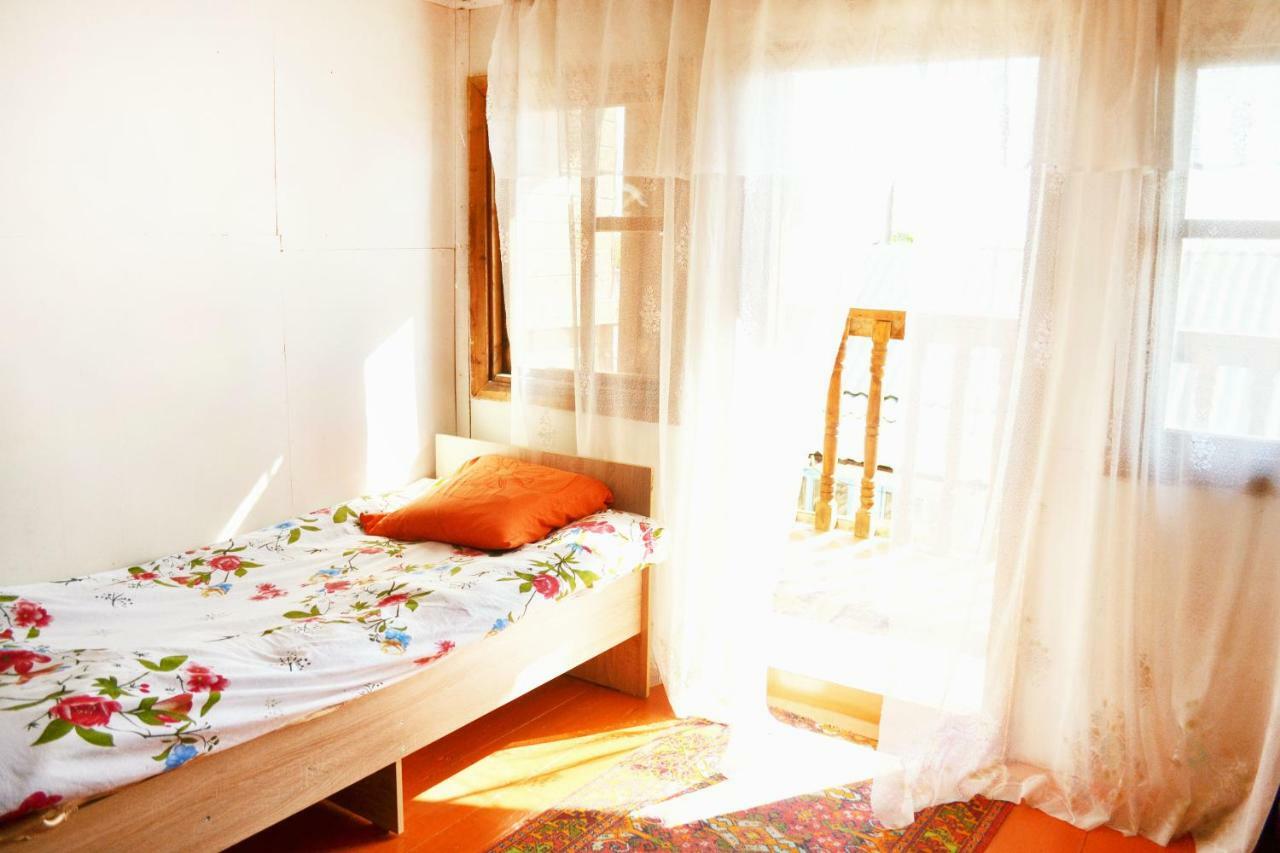 Guesthouse Bermet Tong Екстериор снимка