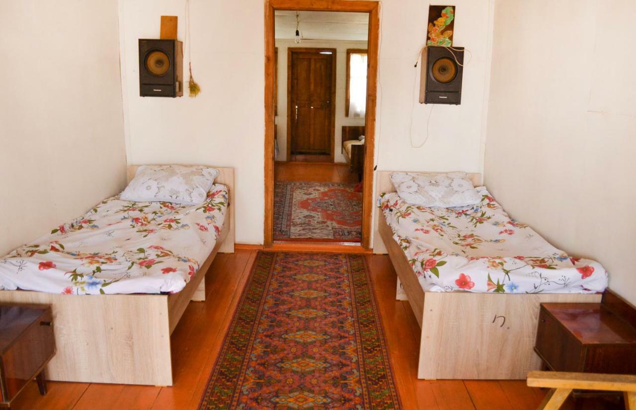 Guesthouse Bermet Tong Екстериор снимка