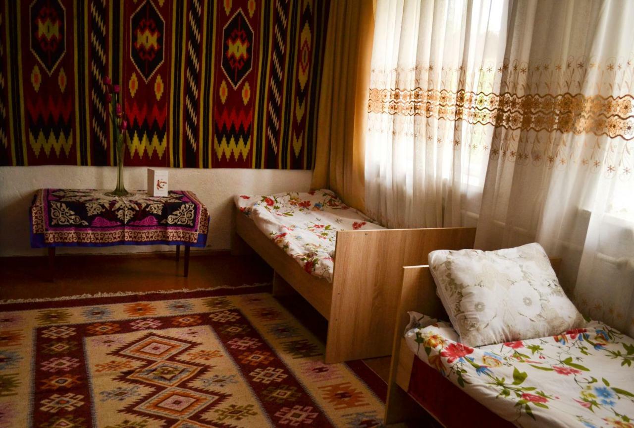 Guesthouse Bermet Tong Екстериор снимка